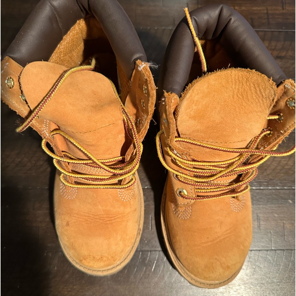 Little boys size 1 per loved  timberland boots